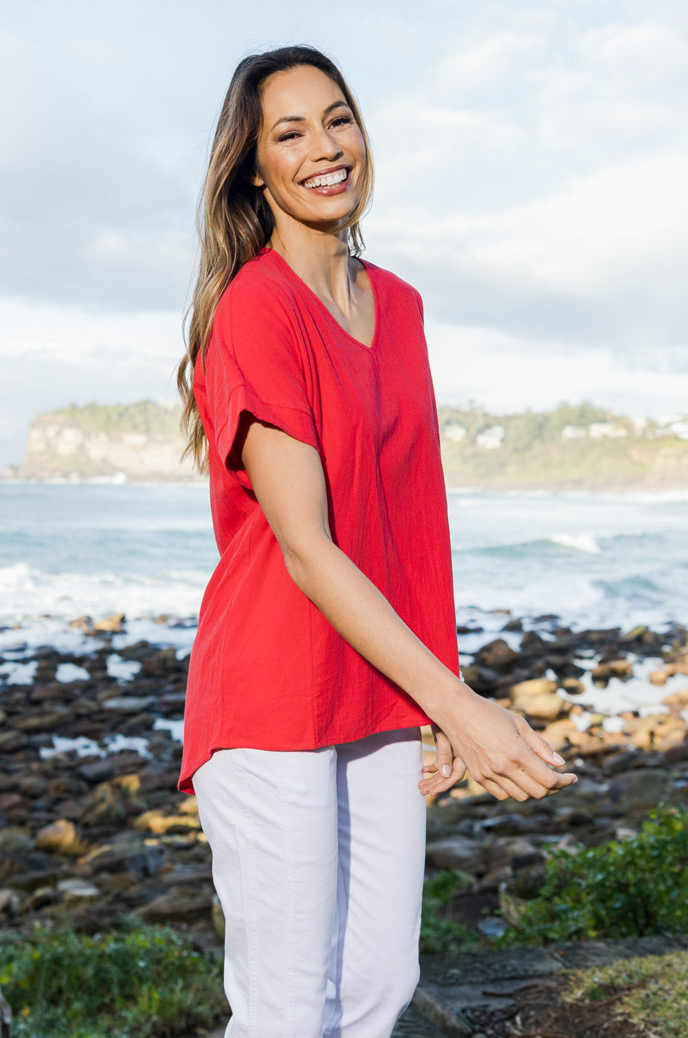 Model Amanda wearing size 10 of The Relaxed Fit Woven Tee in colour Red (Red), from the front, showing the whole outfit