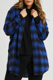 Model Laura wearing size 14 of The Oversized Checked Shirt in colour Cobaltblue (Blue), from the front, cropped image