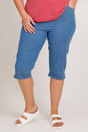 Model Poppy wearing size 16 of The Cotton Blend 3/4 Pant in colour Chambray (Blue), from the front, cropped image