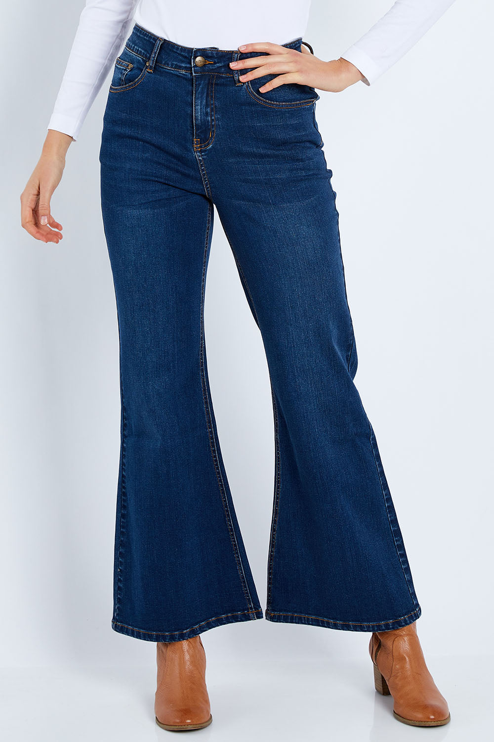 Model Elhana wearing size 10 of The Bootcut Jean in colour Drkdenim (Blue), from the front, cropped image