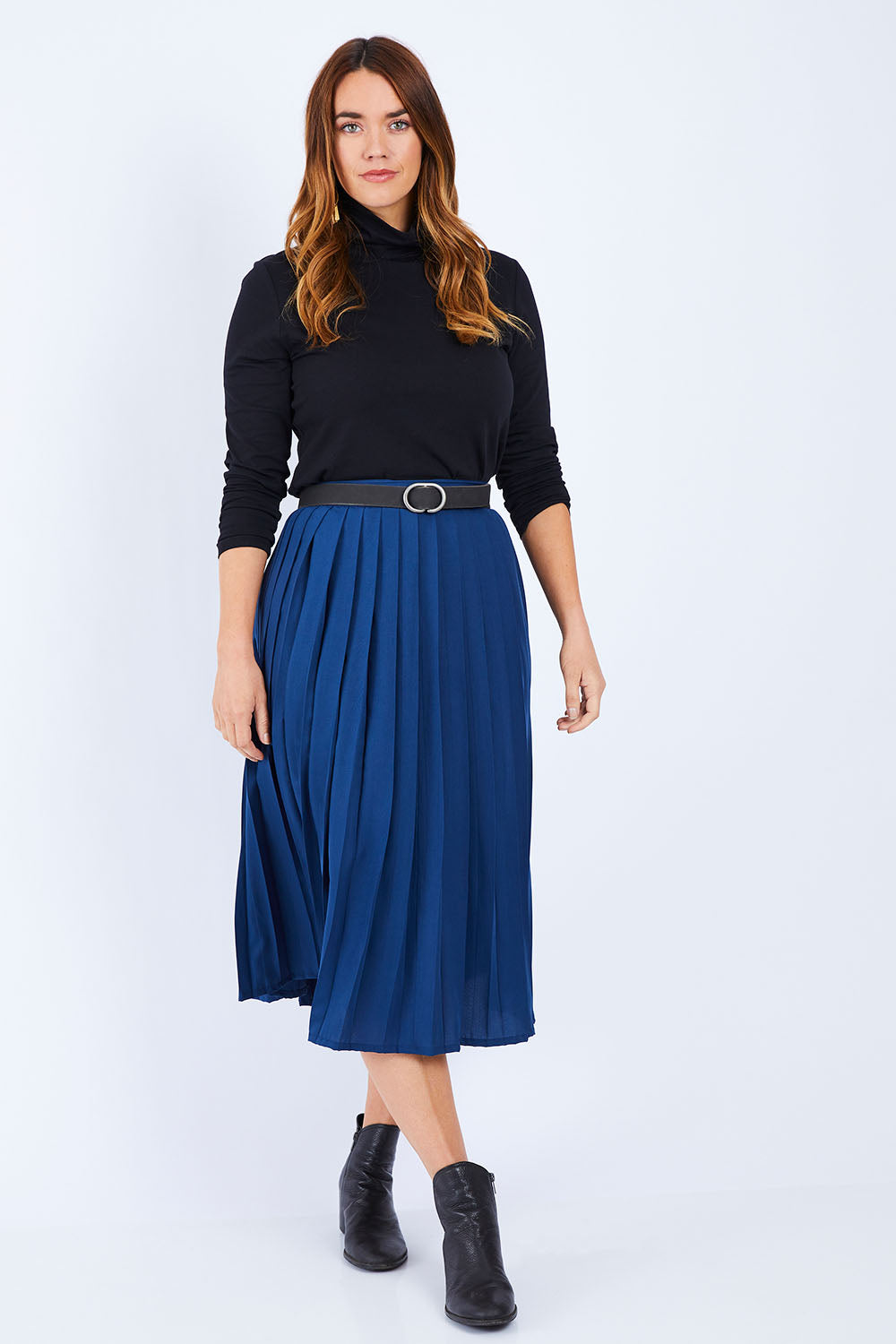 Model Laura wearing size 14 of The Pleated Skirt in colour Navy (Blue), from the front, showing the whole outfit