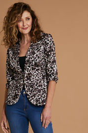 Model Emma wearing size 10 of The Everyday Printed Blazer in colour Mutedpink (Pink), from the front, showing the whole outfit