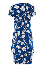 Product shot of The Printed Short Sleeve Rita Dress in colour Floral (Blue), from the back