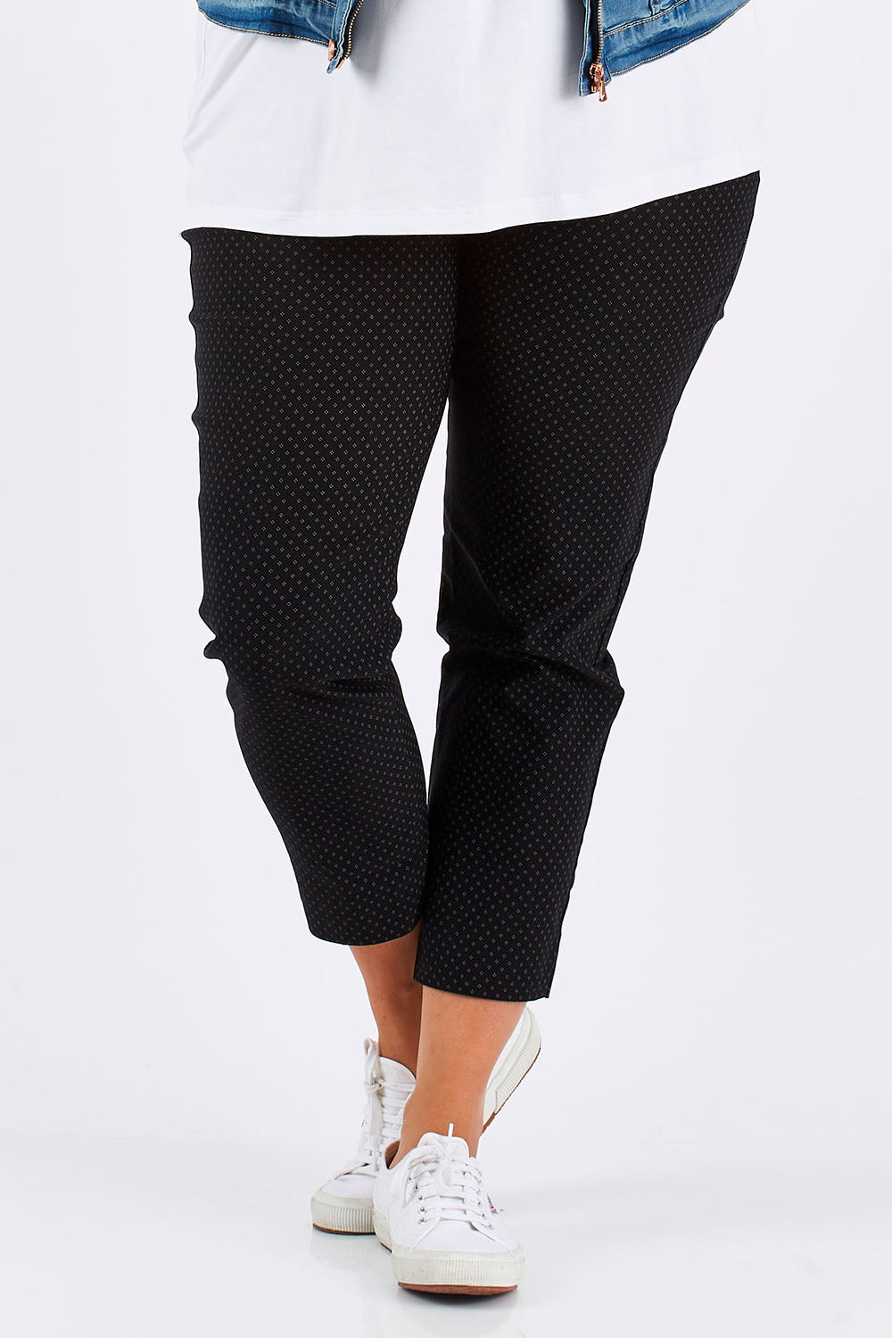 Model Mae wearing size 18 of the Belle Print Bengalene Pant in colour BlackPrint (Black), from the front, cropped image