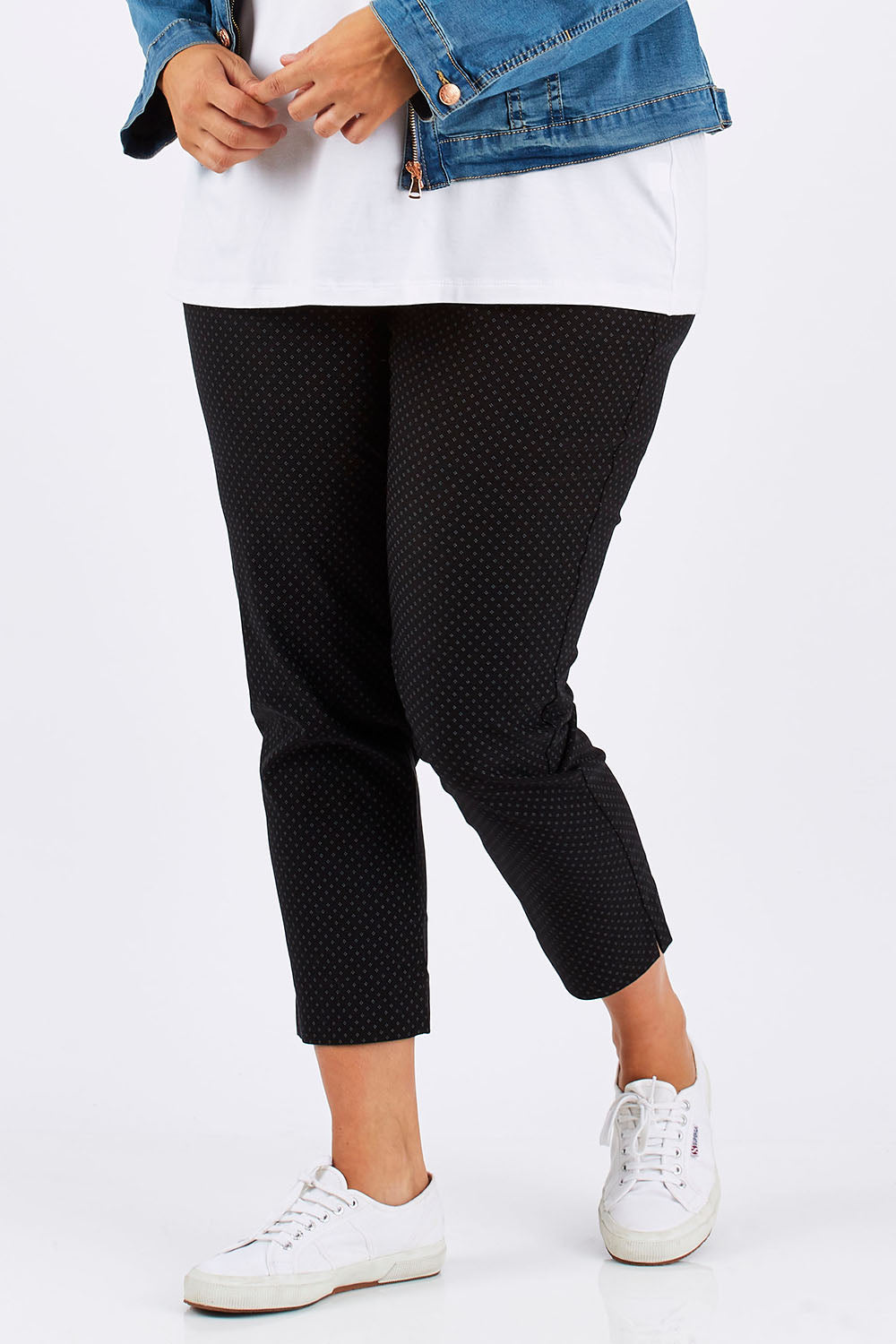 Model Mae wearing size 18 of the Belle Print Bengalene Pant in colour BlackPrint (Black), from the front, cropped image