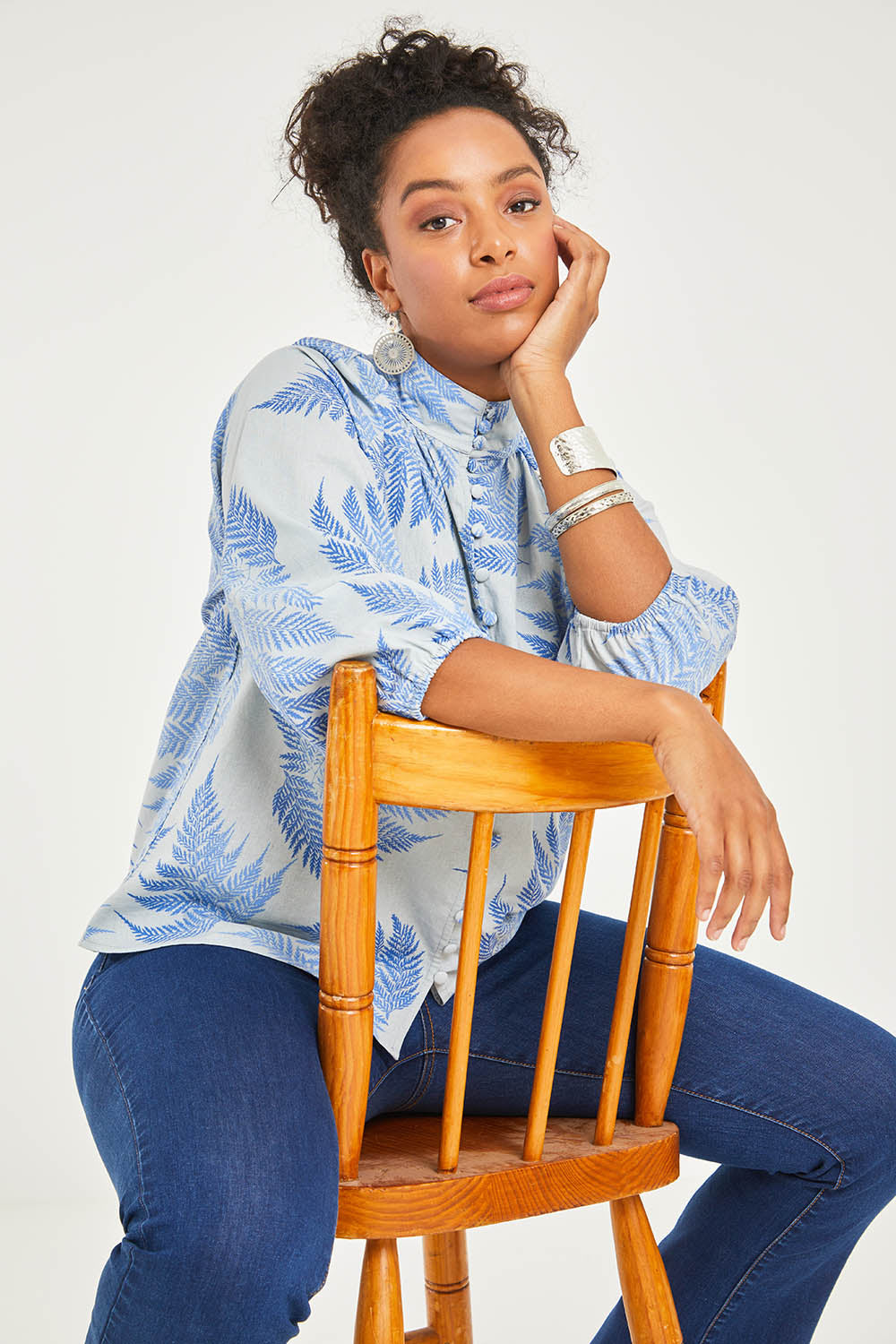 Model Noli wearing size 14 of the Fern Fair Cotton Blouse in colour Bluefern (Blue), from the front, cropped image