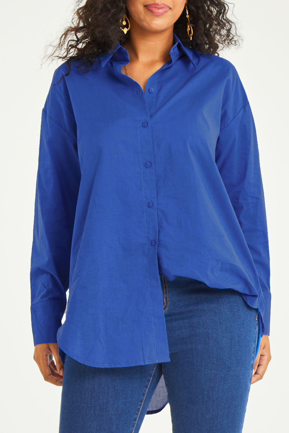 Model Noli wearing size 14 of the Relaxed Elegance Boyfriend Shirt in colour Cobalt (Blue), from the front, cropped image