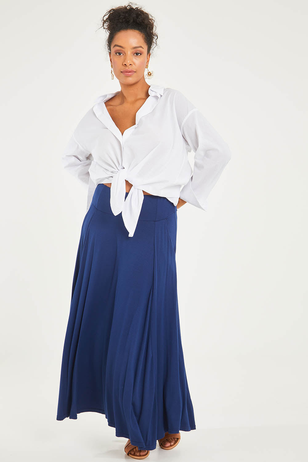 Model Terri-Leigh wearing size 14 of the Relaxed Elegance Boyfriend Shirt in colour White (White), from the front, showing the whole outfit