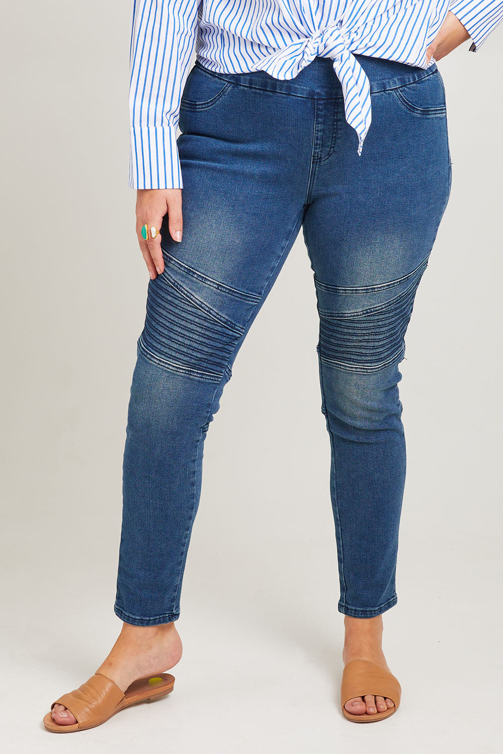 Model Poppy wearing size 16 of the Wild Plains Flat Front Stitch Jeggings in colour Darkdenim (Blue), from the front, cropped image