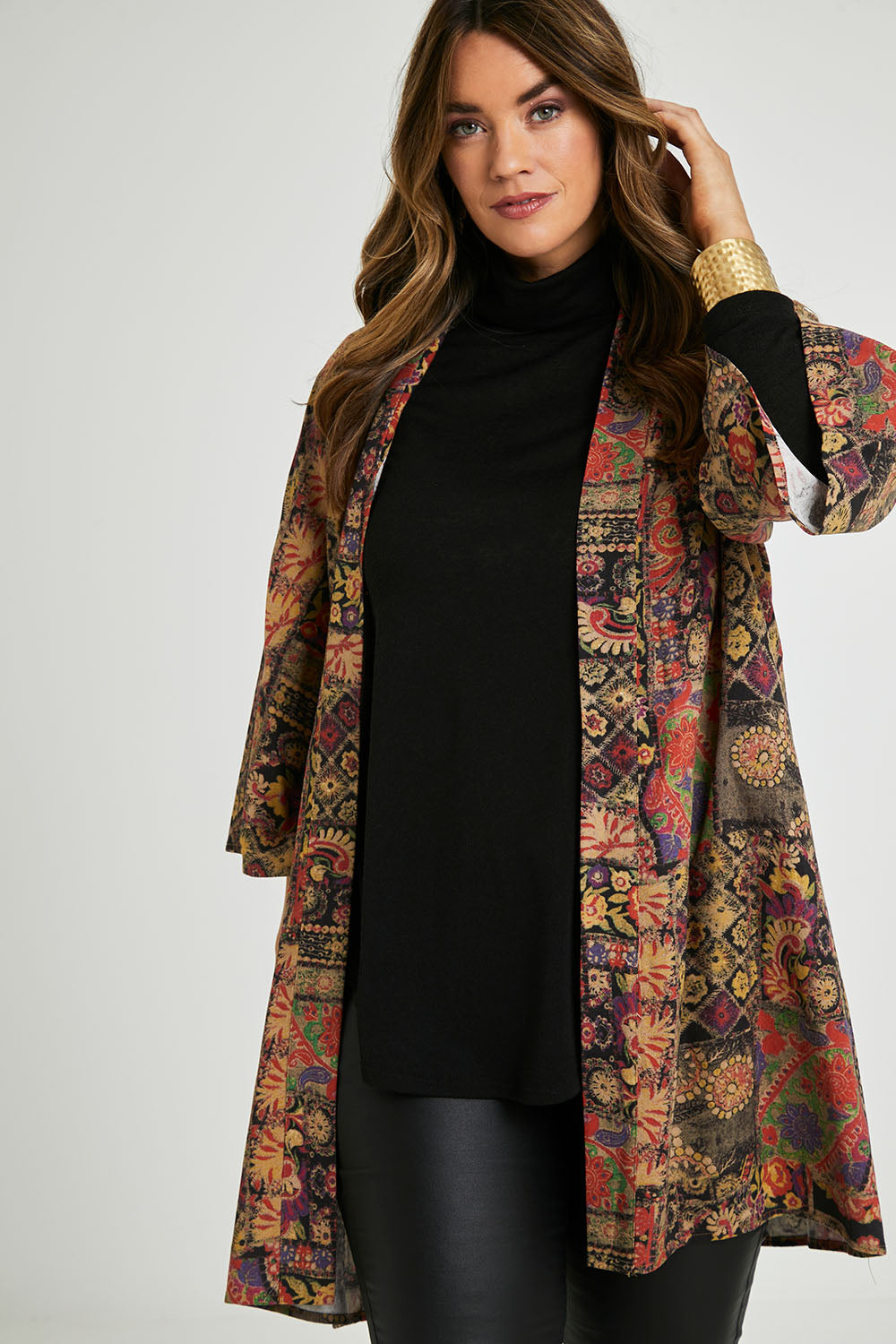Model Laura wearing size 14 of the You Colour My World Long Kimono in colour Patchprint (Black), from the front, cropped image