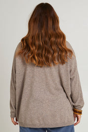 Model Laura wearing size L of the My Boyfriends Wool Cashmere Cardi in colour Stone, from the back