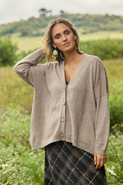 Model Tegan wearing size S of the My Boyfriends Wool Cashmere Cardi in colour Stone, from the front, showing the whole outfit