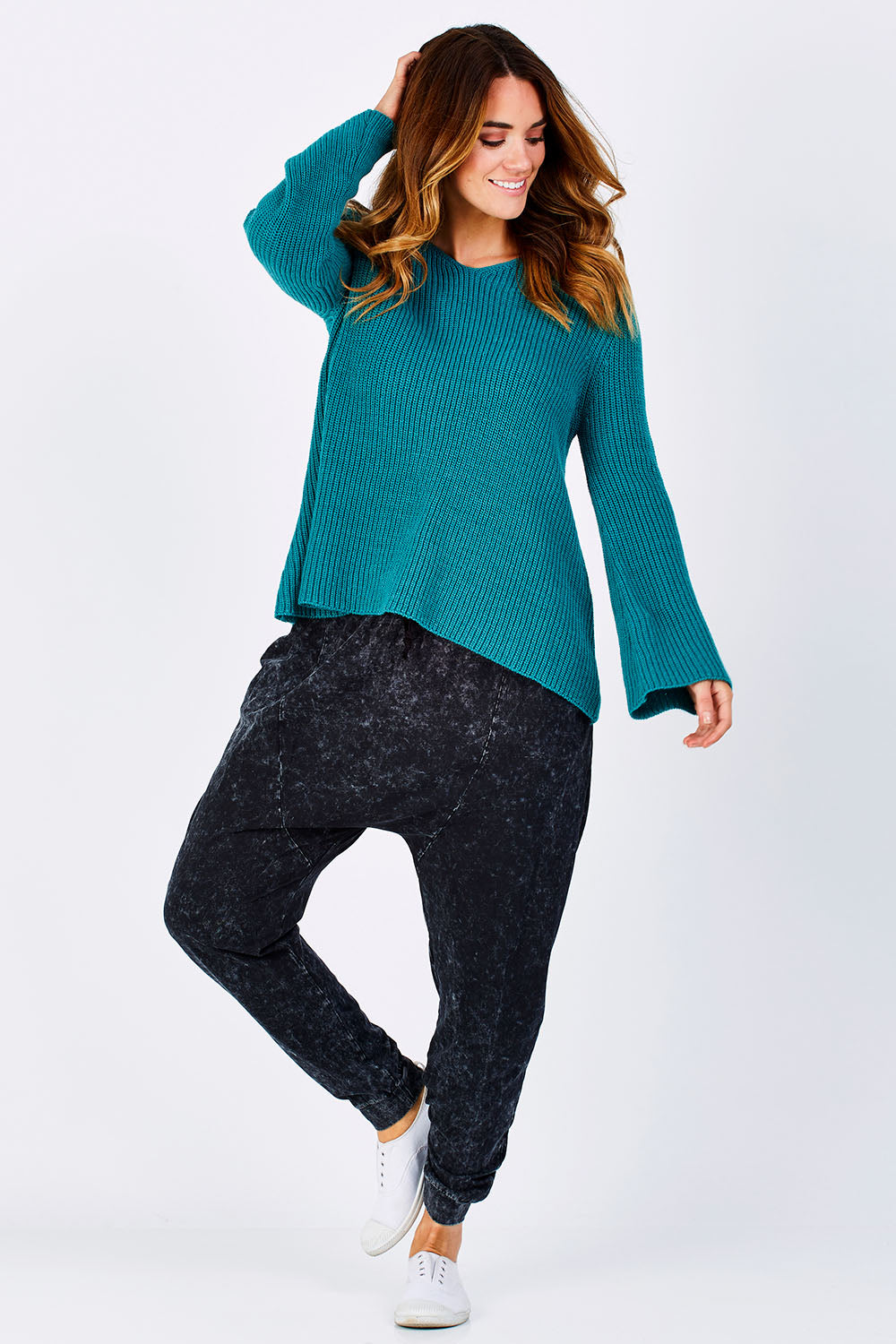 Model Laura wearing size 12 of the Hunt And Gather Pants in colour Black (Black), from the front, showing the whole outfit