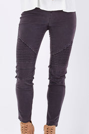 Model Georgia wearing size 10 of the Wild Tribe Stitched Jeggings in colour Indigo (Blue), from the front, cropped image