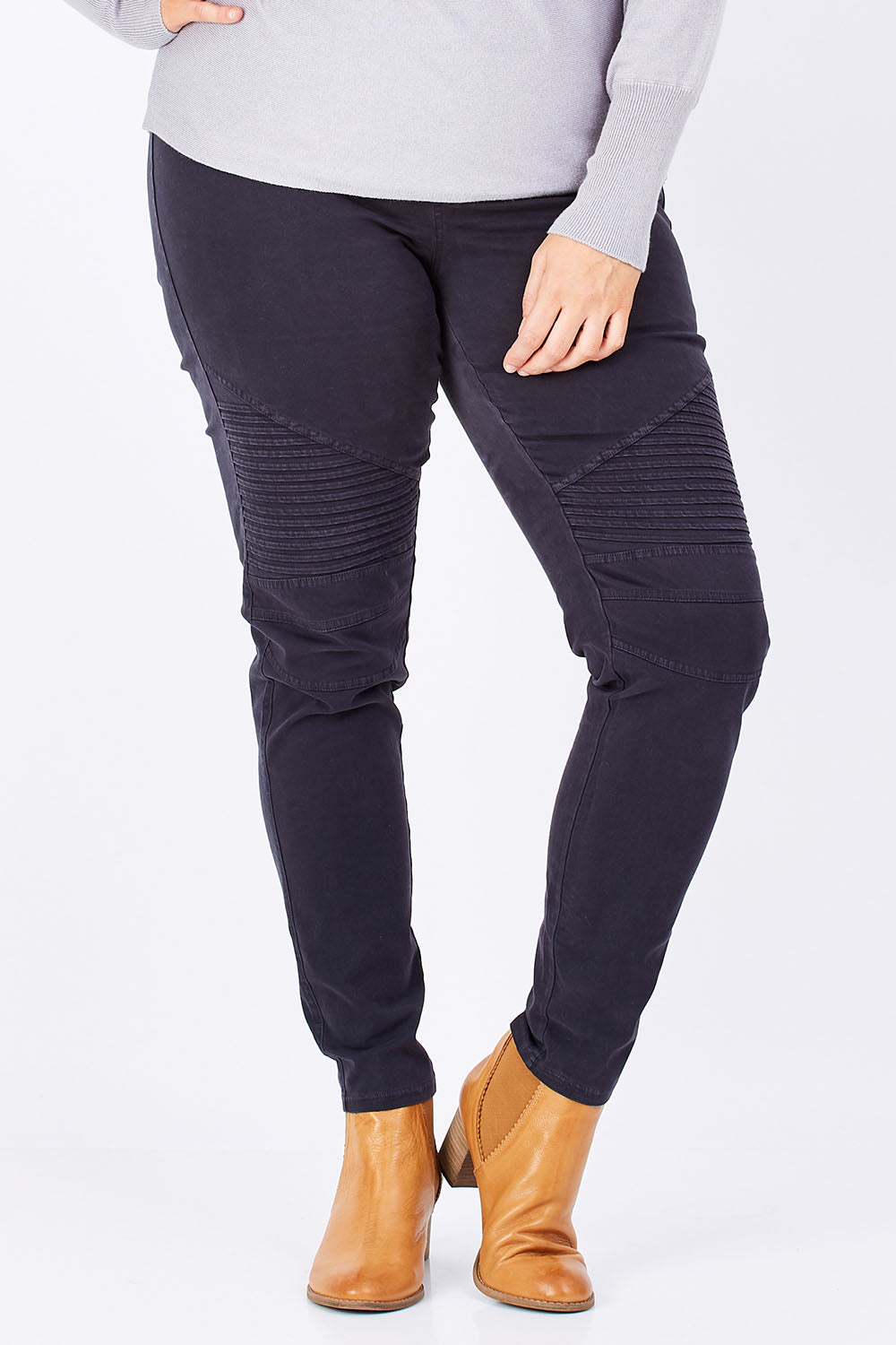 Model Mae wearing size 16 of the Wild Tribe Stitched Jeggings in colour Indigo (Blue), from the front, cropped image
