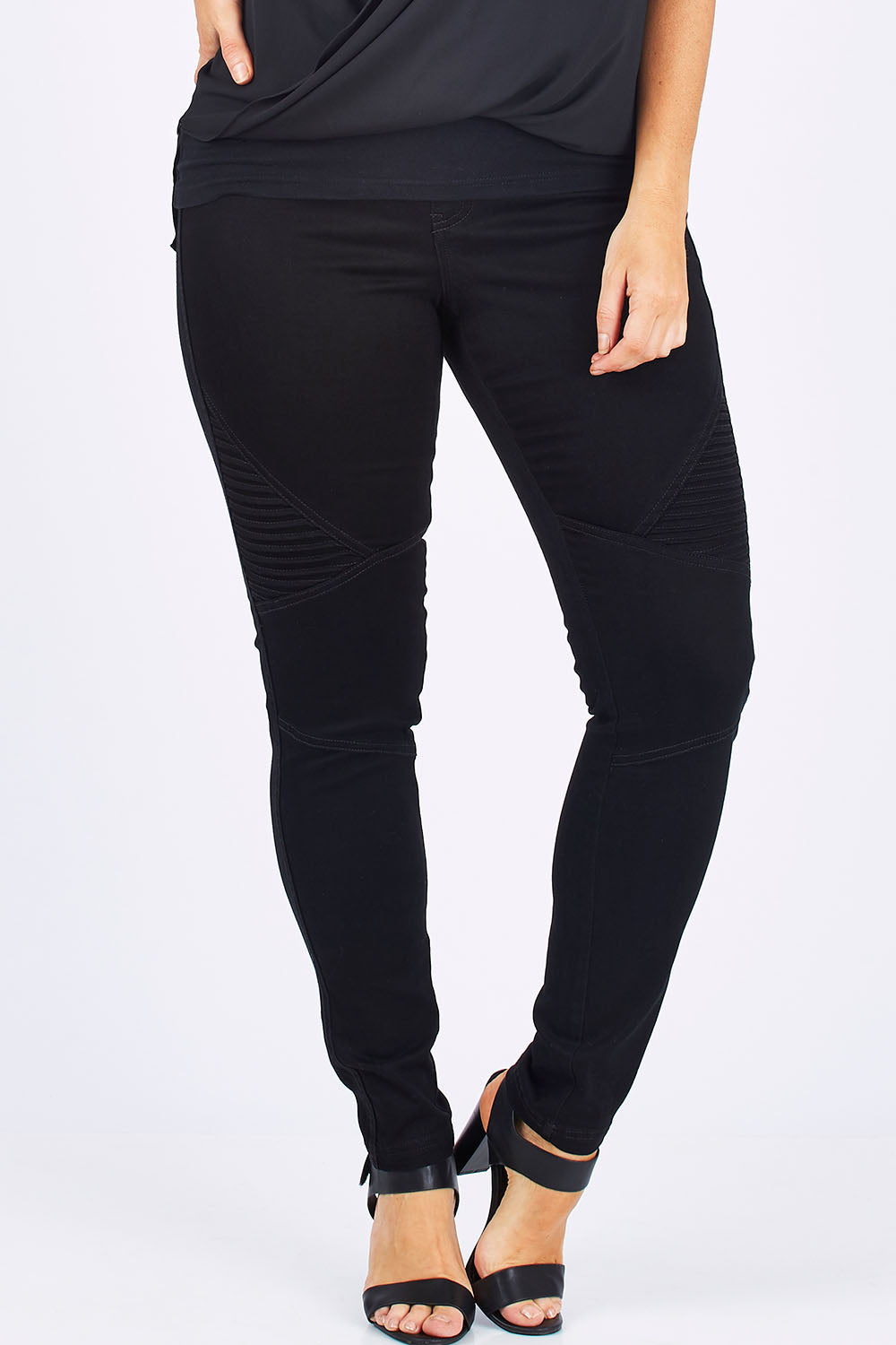 Model Laura wearing size 12 of the Wild Plains Stitched Jeggings in colour Black (Black), from the front, cropped image