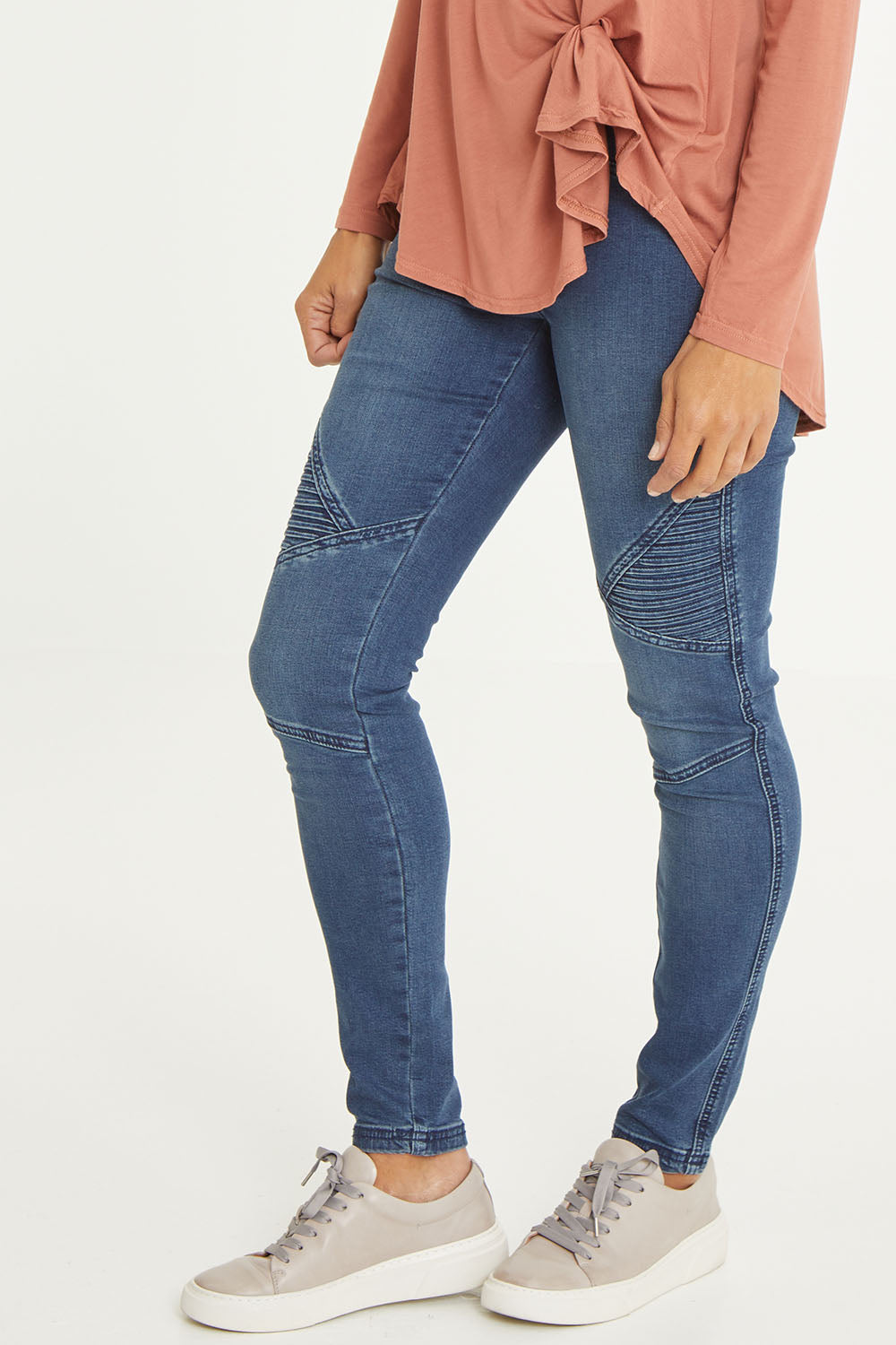 Model Cara wearing size 10 of the Wild Plains Stitched Jeggings in colour Denim (Blue), from the front, cropped image