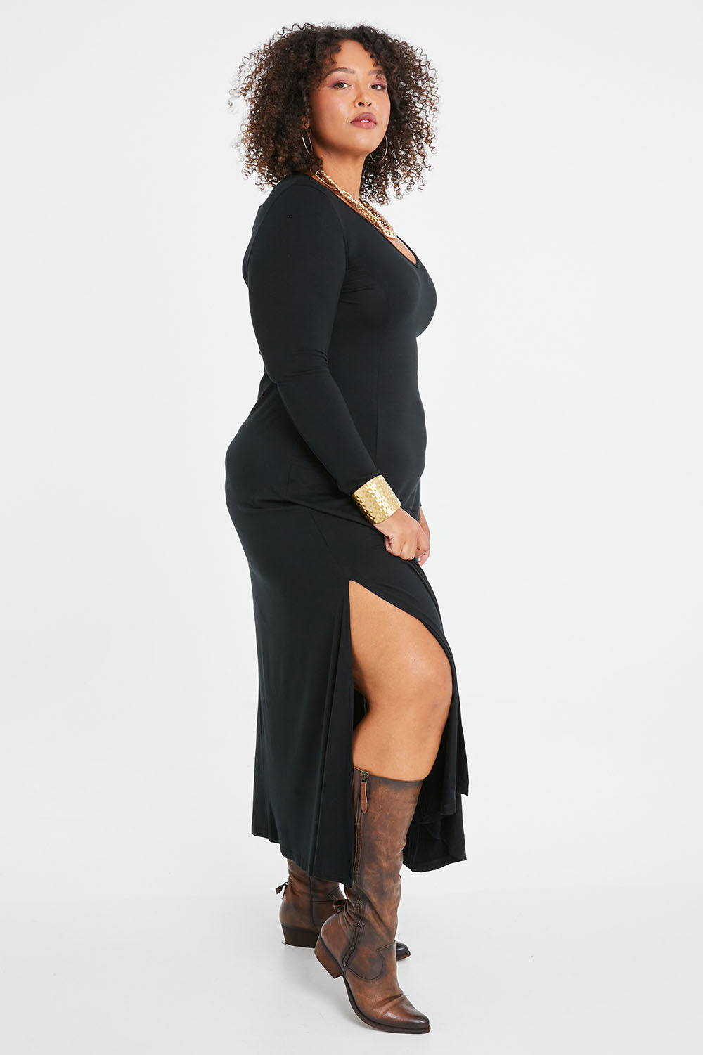 Model Alexis wearing size 16 of the My Faithful Maxi Tee Dress in colour Black (Black), from the front, showing the whole outfit