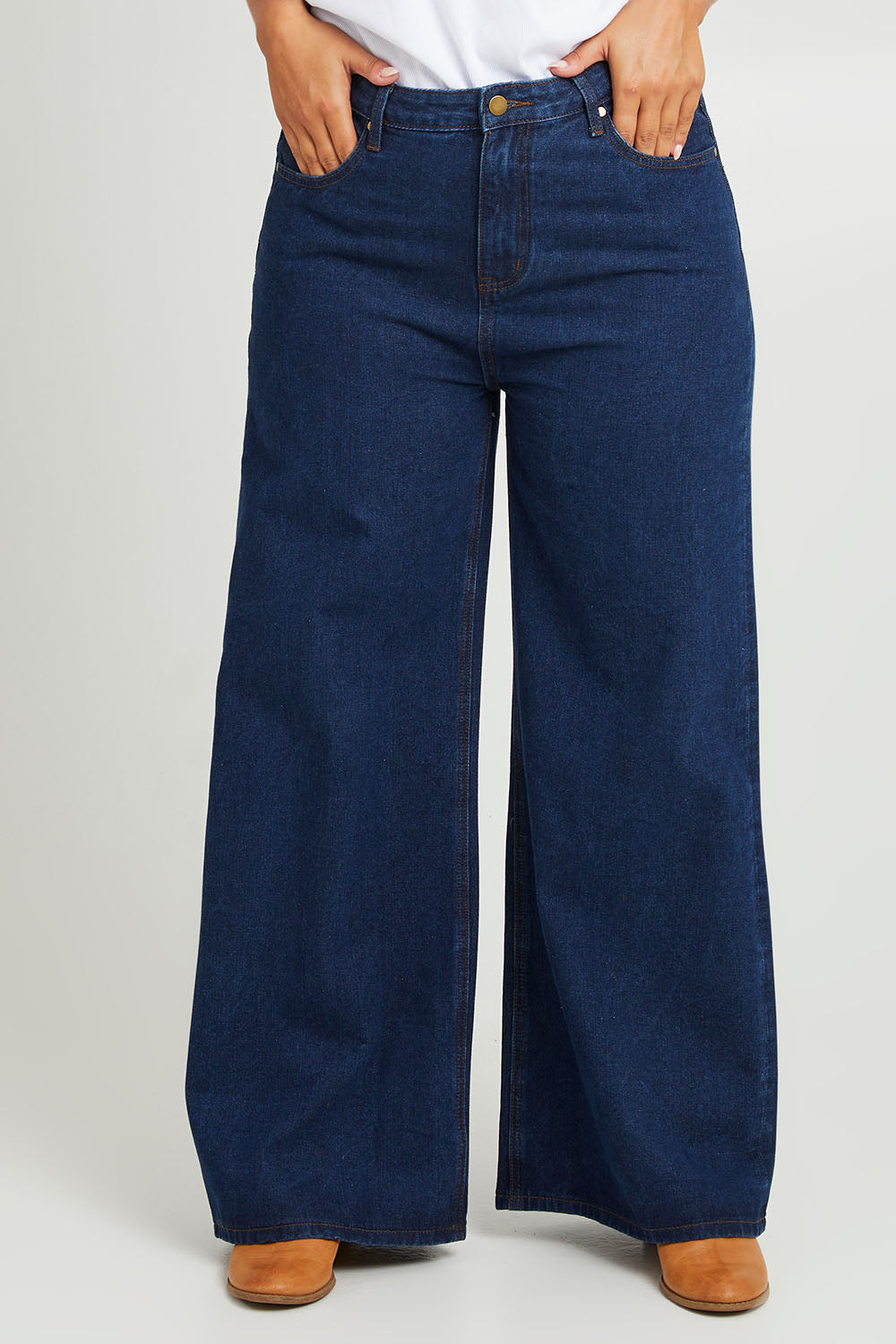 Model Monique wearing size 14 of the Happy Me Wide Leg Jeans in colour Darkdenim (Blue), from the front, cropped image