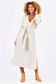 Model Summer wearing size S of the Wildflower Dress in colour NaturalLin, from the front, showing the whole outfit