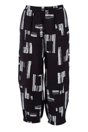 Product shot of the Line Print Gathered Hem Pants in colour Blackwhite (Black), from the front