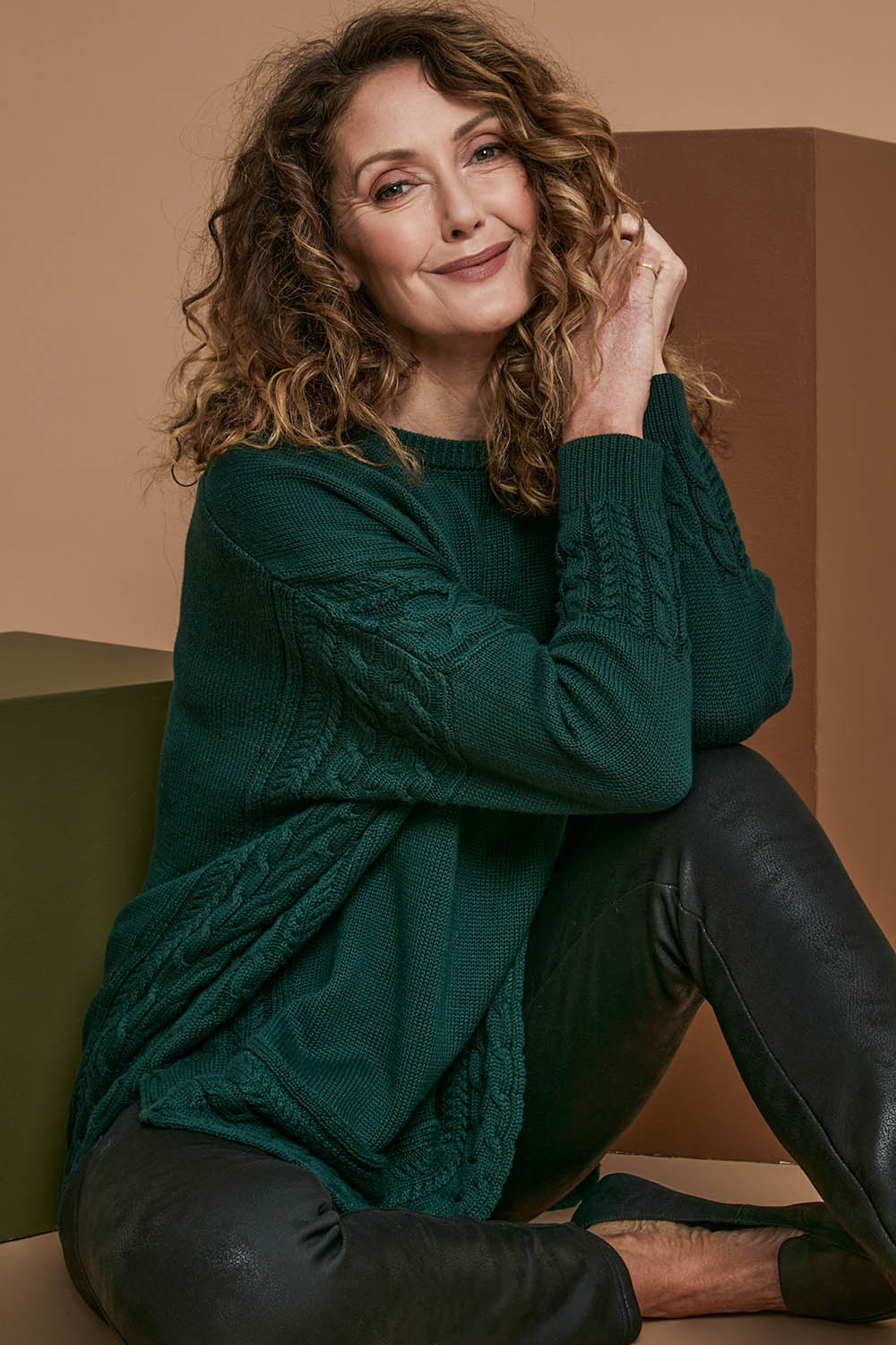 Model Emma wearing size OneSize of the Poppy Knit in colour Forest (Green), from the front, showing the whole outfit