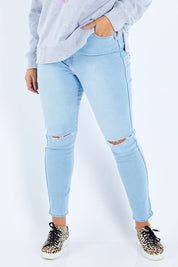 Model Sasha-Lee wearing size 16 of the Hi Rider in colour Astral (Blue), from the front, cropped image