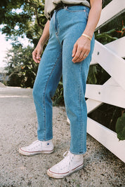 A model wearing the Hi Mom Curve in colour Blissblue (Blue), from the front, showing the whole outfit