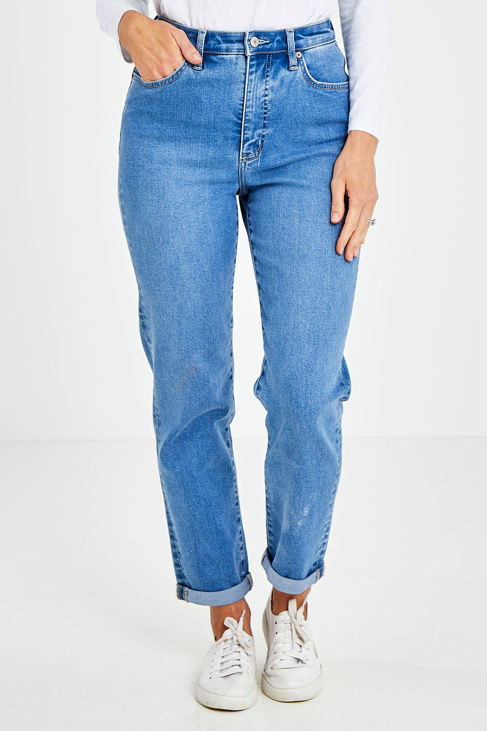 Model Kelly wearing size 10 of the Hi Mom Curve in colour Blissblue (Blue), from the front, cropped image