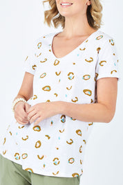 Model Chelsea wearing size 10 of the Wonderful Tee in colour Whitprint (White), from the front, cropped image