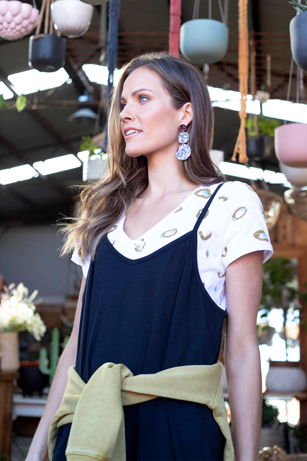 A model wearing the Wonderful Tee in colour Whitprint (White), from the front, showing the whole outfit
