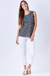 Model Anna wearing size S of the Clara Top in colour Black (Black), from the front, showing the whole outfit