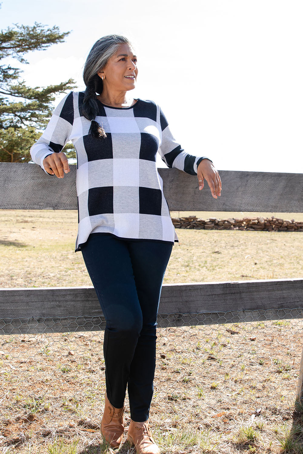 Model Nadine wearing size 10 of the Hit Refresh Luxe Jeggings in colour Indigo (Blue), from the front, showing the whole outfit
