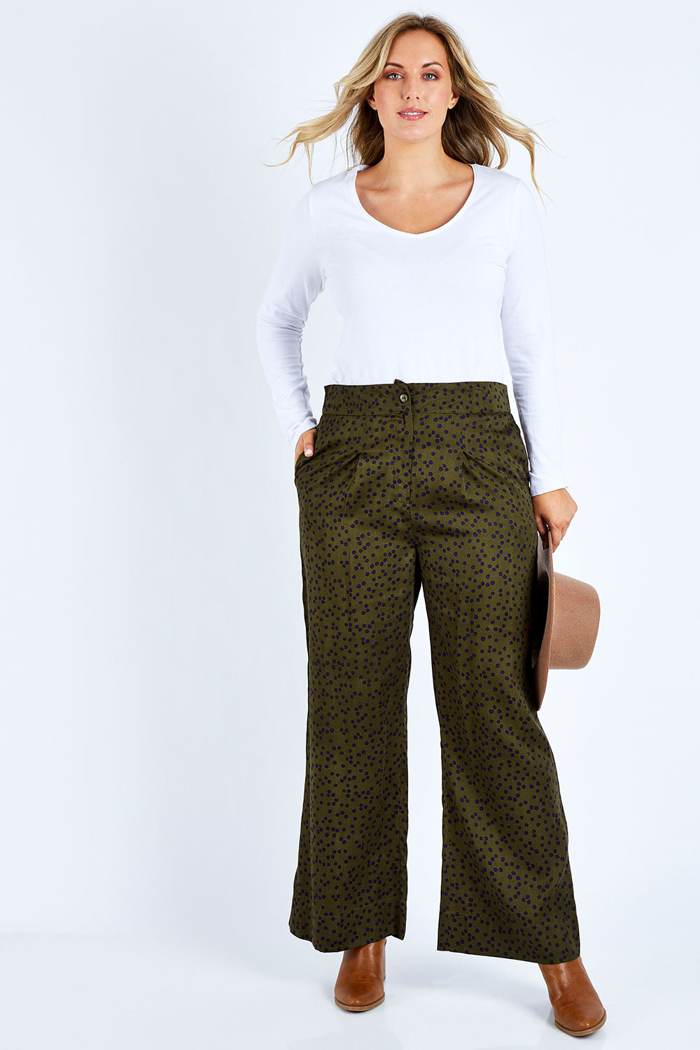 Model Jess wearing size 14 of the Printed Wide Leg Pant in colour Mustspots (Black), from the front, showing the whole outfit