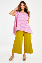 Model Laura wearing size 14 of the Gingham Drape Top in colour Gingham (Pink), from the front, showing the whole outfit