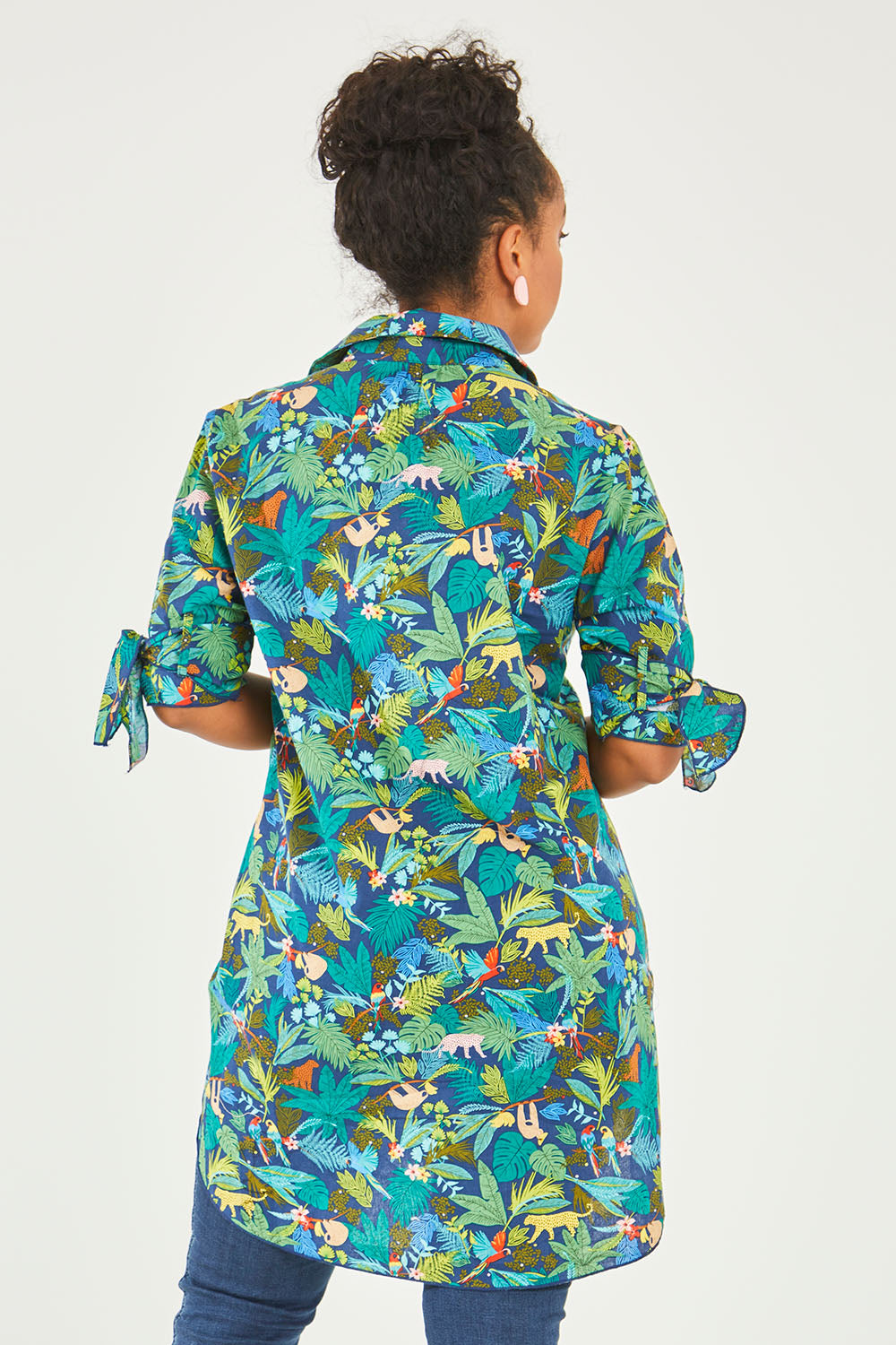 Model Noli wearing size 14 of the Printed Tunic in colour Jungle (Blue), from the back