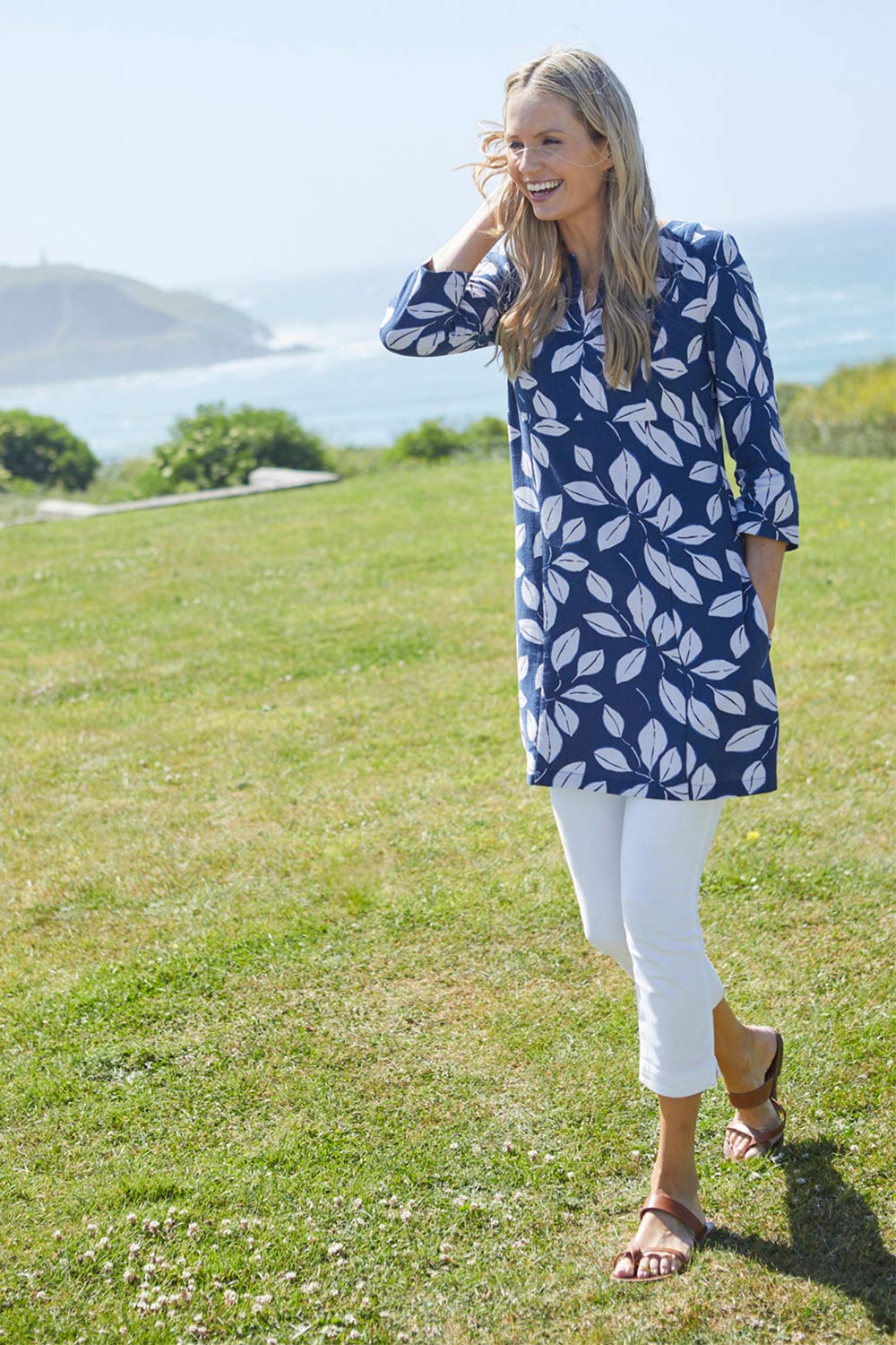 A model wearing the Classic Tunic in colour Leafnavy (Blue), from the front, showing the whole outfit