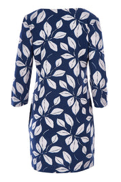 Product shot of the Classic Tunic in colour Leafnavy (Blue), from the back