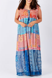 Model Mae wearing size XXL of the Galleria Panel Dress in colour Multi (Blue), from the front, cropped image
