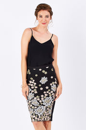 Model Rebecca wearing size 10 of the Leoni in colour Floral (Black), from the front, cropped image