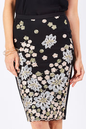 Model Rebecca wearing size 10 of the Leoni in colour Floral (Black), from the front, showing the whole outfit