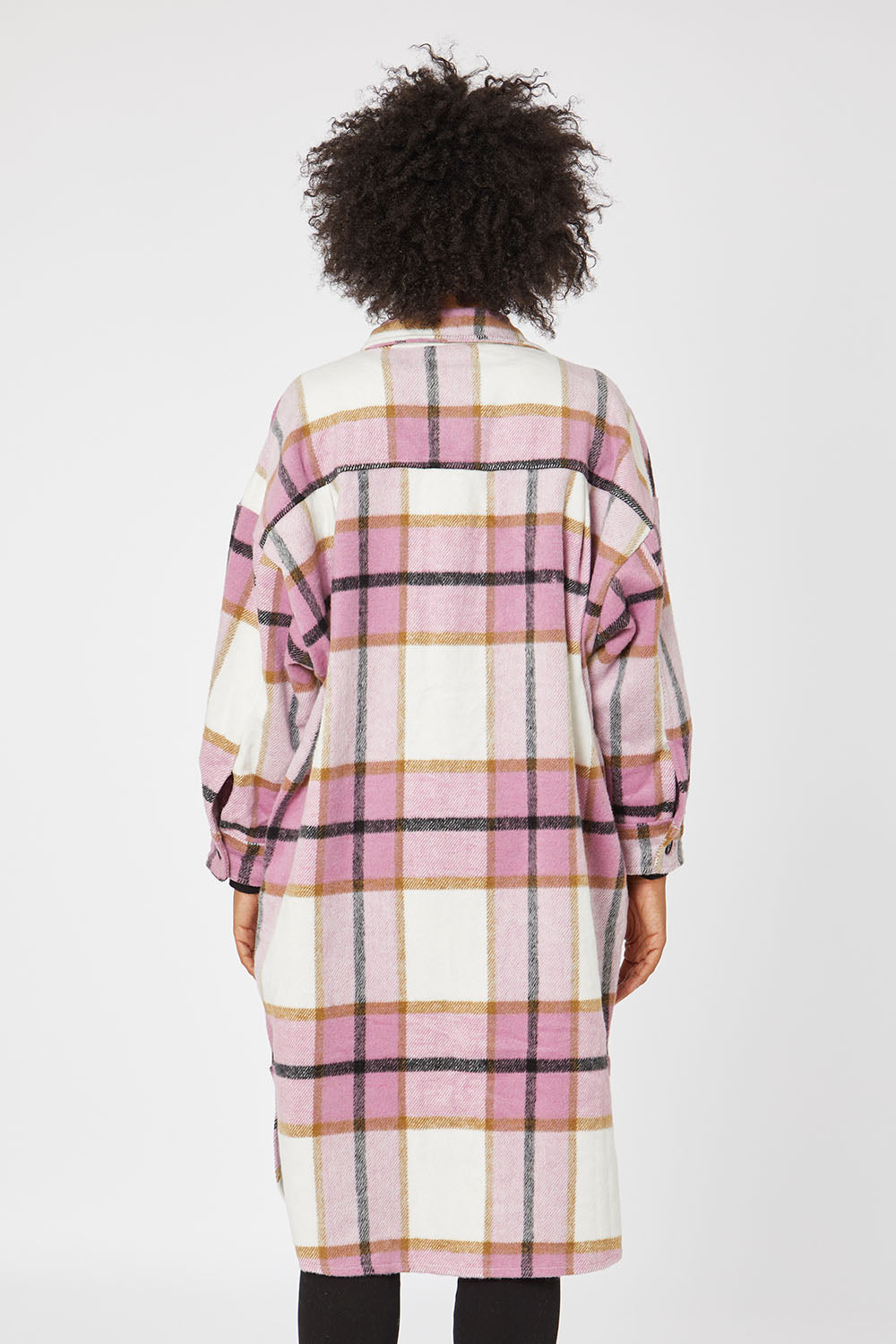 Model Olivia wearing size OneSize of the Aberdeen Jacket in colour Musk (Pink), from the back