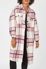 Model Olivia wearing size OneSize of the Aberdeen Jacket in colour Musk (Pink), from the front, cropped image