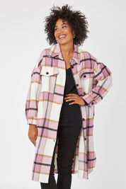Model Olivia wearing size OneSize of the Aberdeen Jacket in colour Musk (Pink), from the front, cropped image