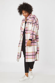 Model Olivia wearing size OneSize of the Aberdeen Jacket in colour Musk (Pink), from the front, showing the whole outfit