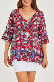 Model Georgia wearing size S of the Hacienda Tunic in colour Novellared (Red), from the front, cropped image