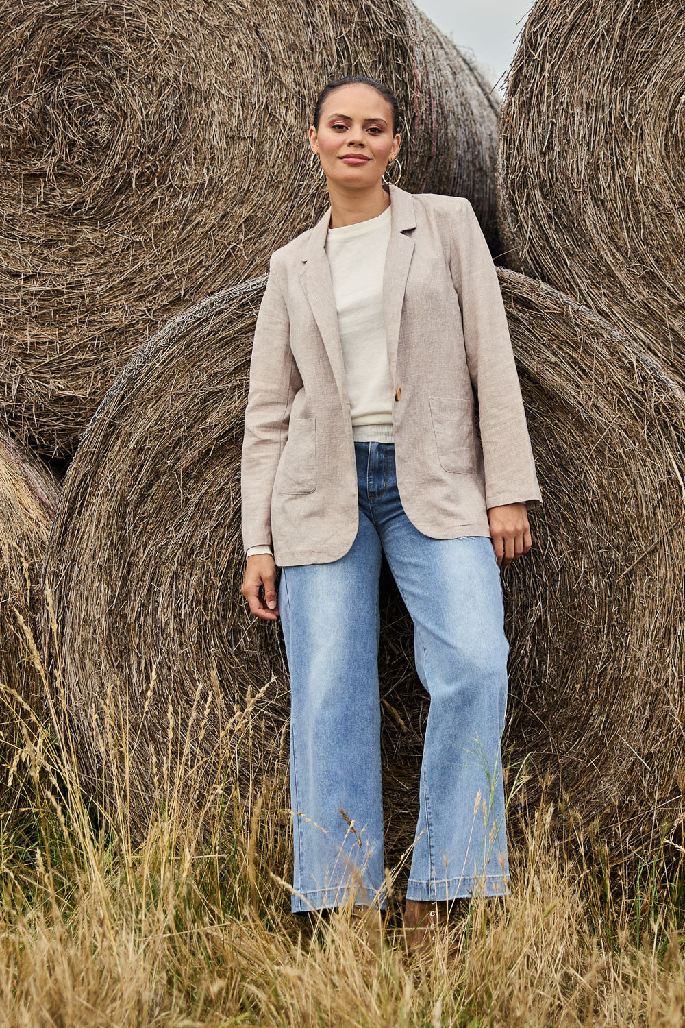 Model Lala wearing size 10 of the Cotton Linen Longline Blazer in colour Desertsand, from the front, showing the whole outfit