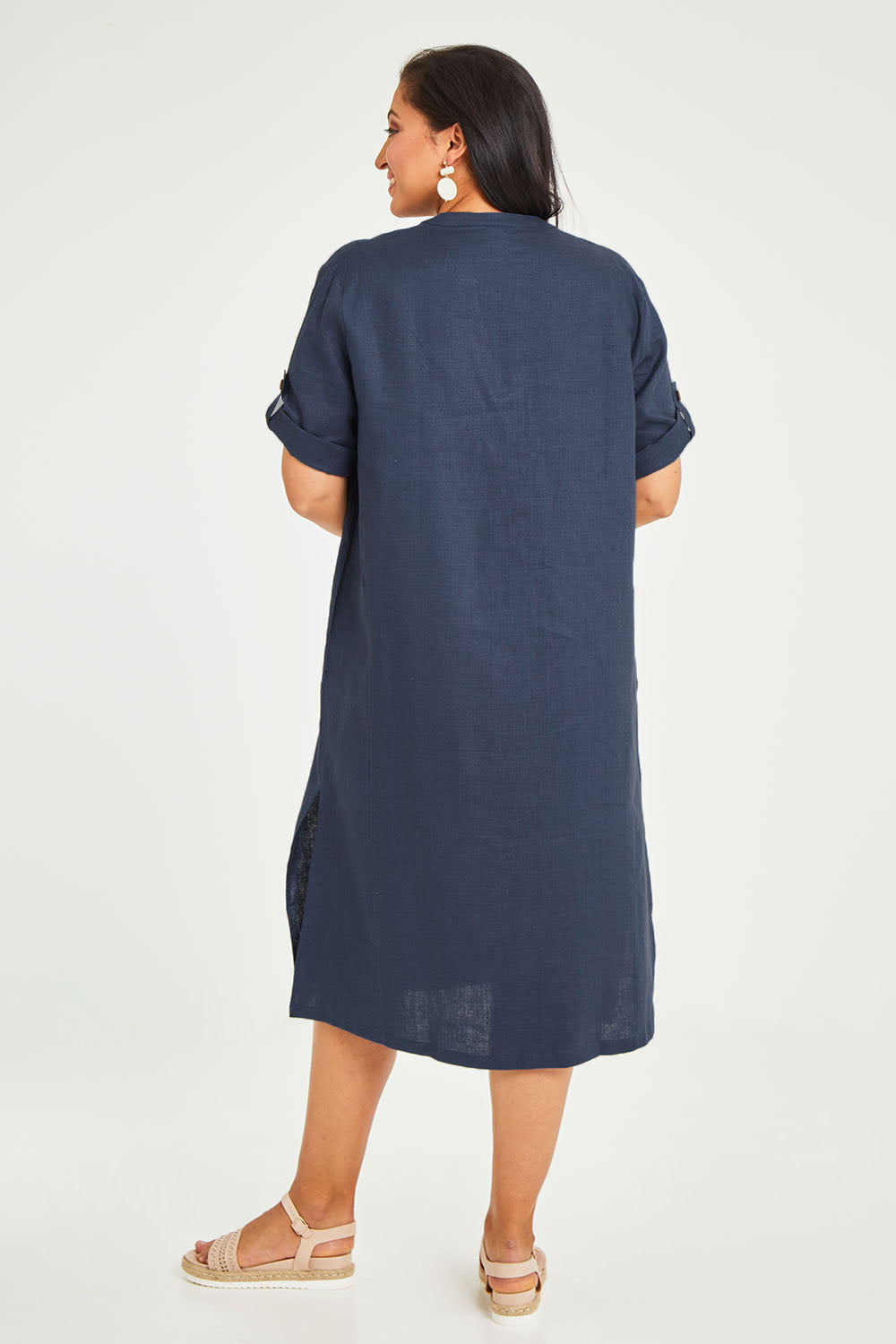 Model Noli wearing size 14 of the Preloved Linen Summer Relaxed Dress in colour Blue (Blue), from the back