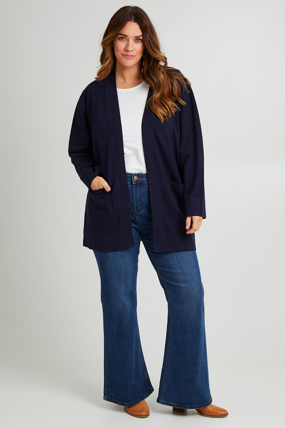 Model Laura wearing size L of the Cotton Cashmere Wool Cardigan in colour Navy (Blue), from the front, showing the whole outfit