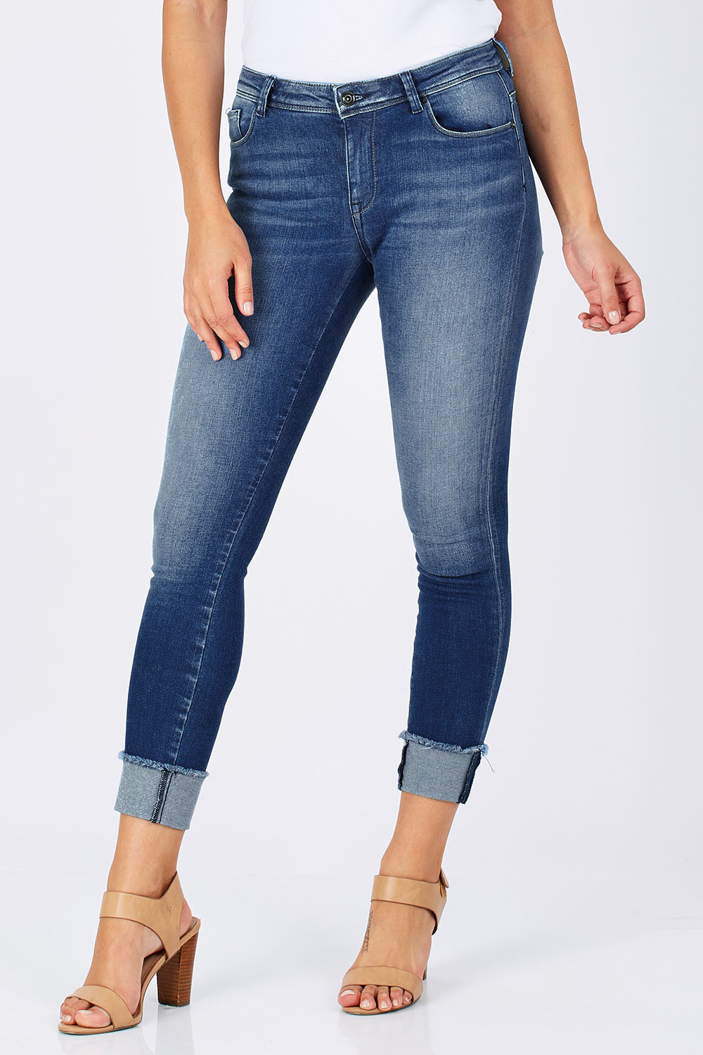 Model Monika wearing size 28 of the Carmen Raw Edge Ankle Jean in colour MediumBlue (Blue), from the front, cropped image
